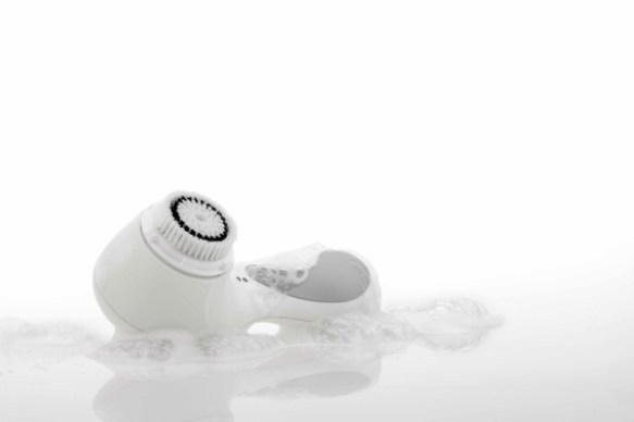 Motorised brush- pic via www.beautylish.com